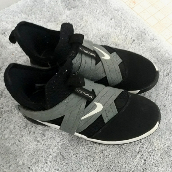 Nike Lebron shoes that have not been worn more than a few weeks. - Picture 3 of 3